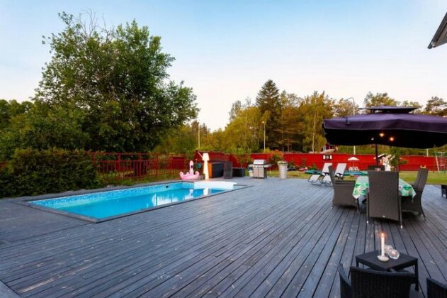 Exclusive villa with pool near Sthlm city and lake - Photo4