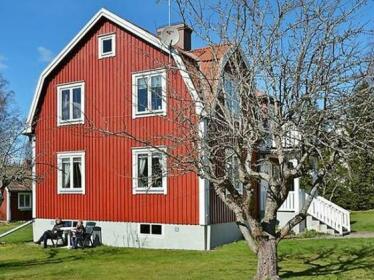 Three-Bedroom Holiday home in Sandsjofors