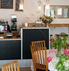 Lindvide Bed and Breakfast - Photo2