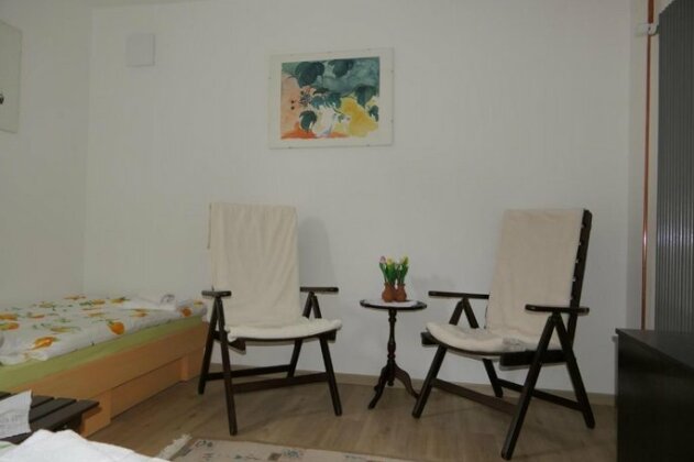 Apartments and rooms Brunko