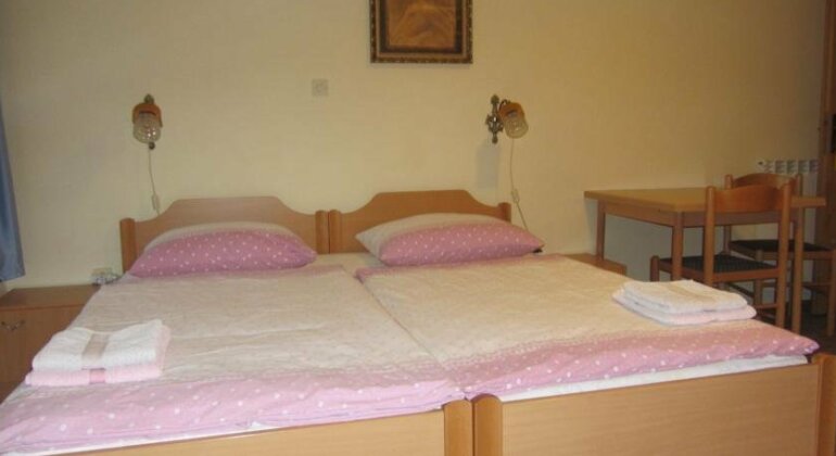 Rooms Pri Lovrizu