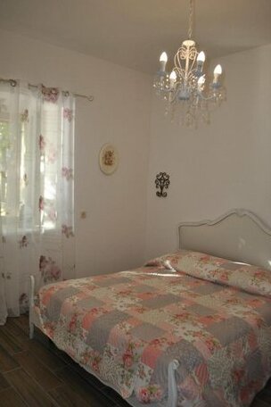 Apartment Pod Kostanji - Photo2