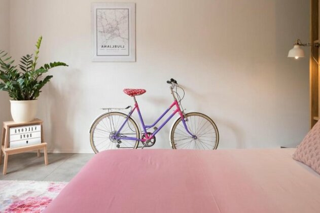 Designer Romantic Central Apartment - Photo3