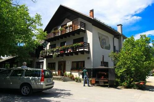 Rooms Pevc & Hostel Ljubno ob Savinji