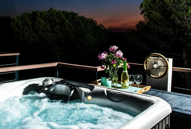 Premium Houseboat - Photo3