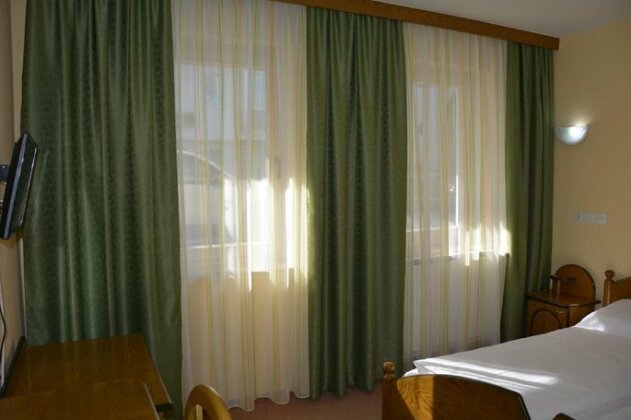 Hotel Maj Inn - Photo4