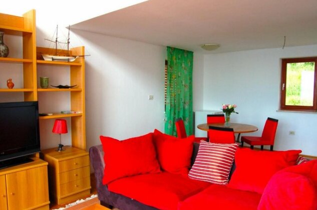 Beautiful Street Apartment - Photo5
