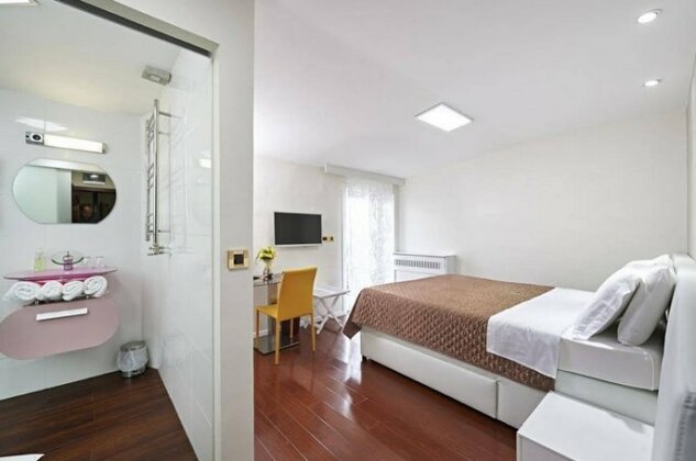 Hotel Tomi - Photo4