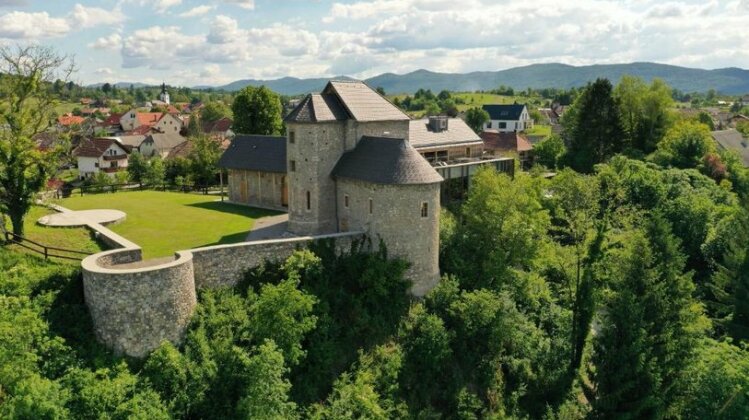 Vinica Castle - Photo2