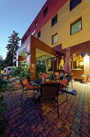 Hotel Max Inn Bratislava - Photo2