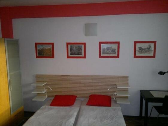 Red Apartment Bratislava - Photo2