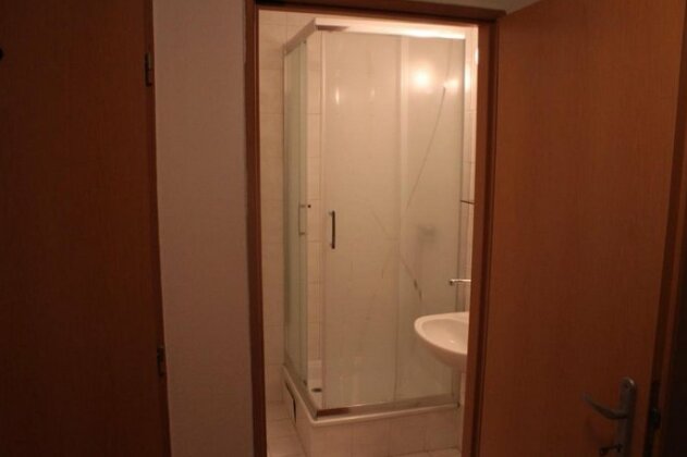 Apartment by the Waterfall & two rooms with shared bathroom - Photo4