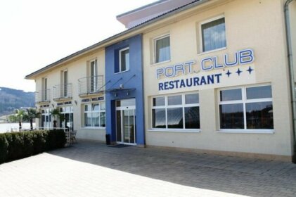 Port Club pension & restaurant