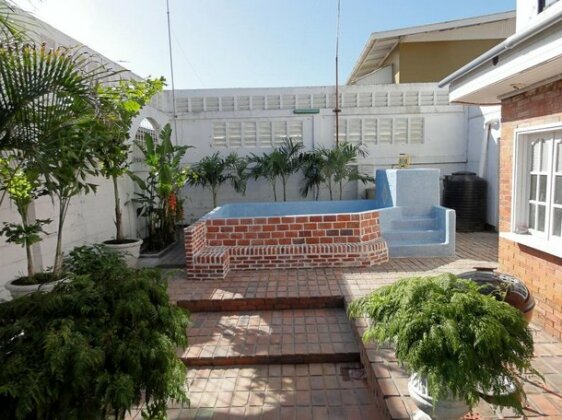  Photo 1