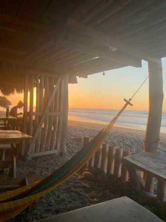 Pelicano Surf Lodge - Photo4