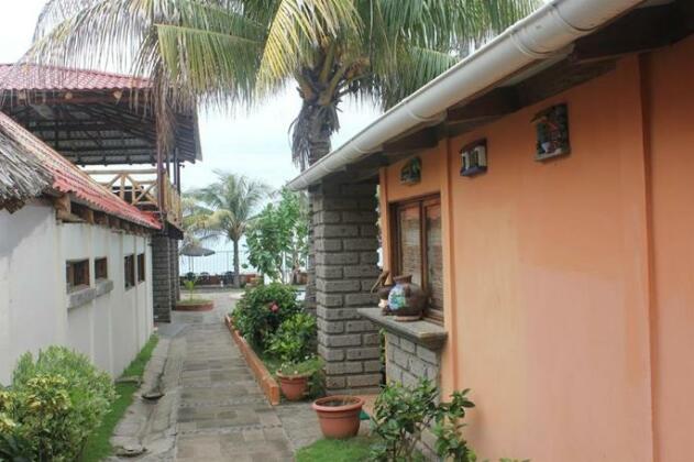 Punta Roca Surf Resort - Photo2