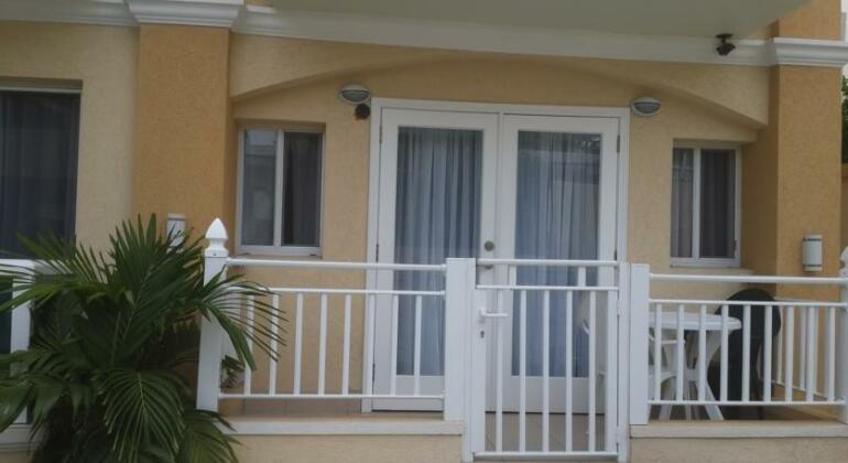 Baker's Suites - Photo2