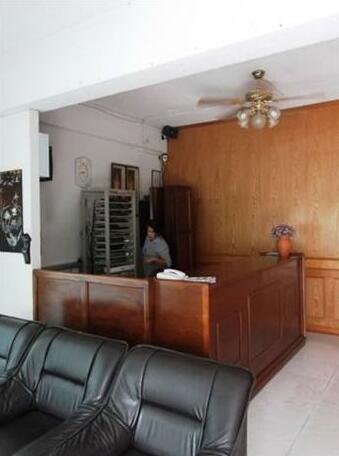 Dumrong Town Hotel - Photo2