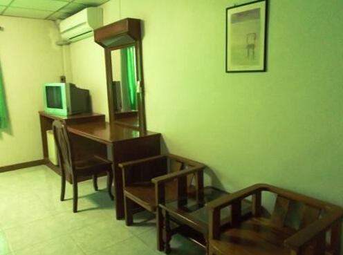 Dumrong Town Hotel - Photo4