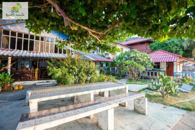 Laid Back Resort - Photo2