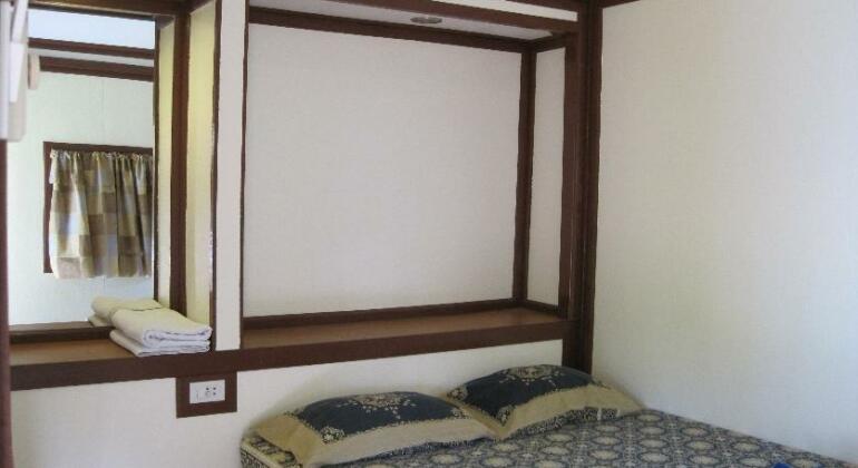 Pooltrap Village Bungalow - Photo5