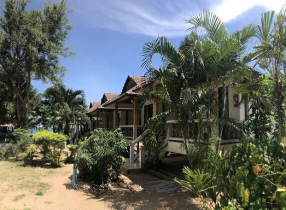 Rainbow Bungalows - Photo2
