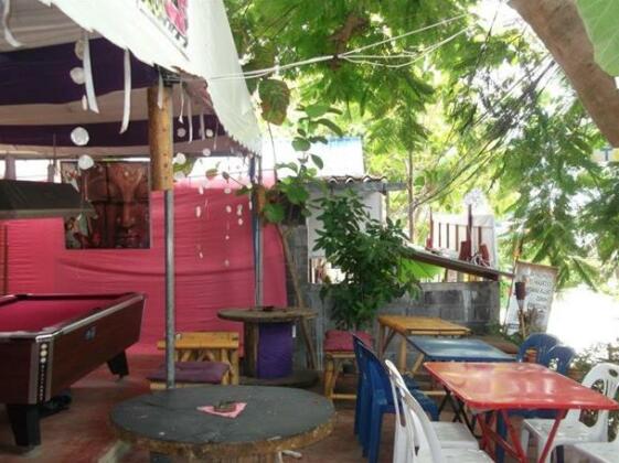 The Zoo Bar Hostel - Photo3