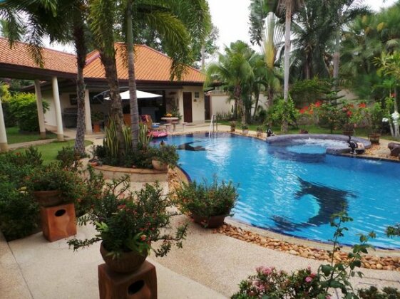 Relaxing Palm Pool Villa & Tropical Illuminated Garden & Swimming Pool