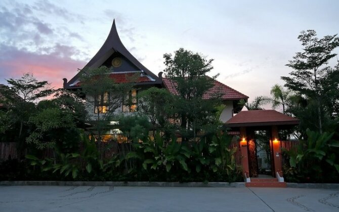 Thai Thani Pool Villa Resort