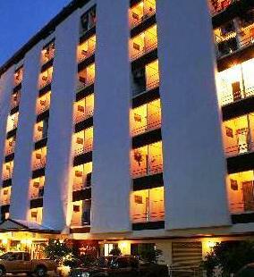 Nawarat Resort & Serviced Apartment Hotel