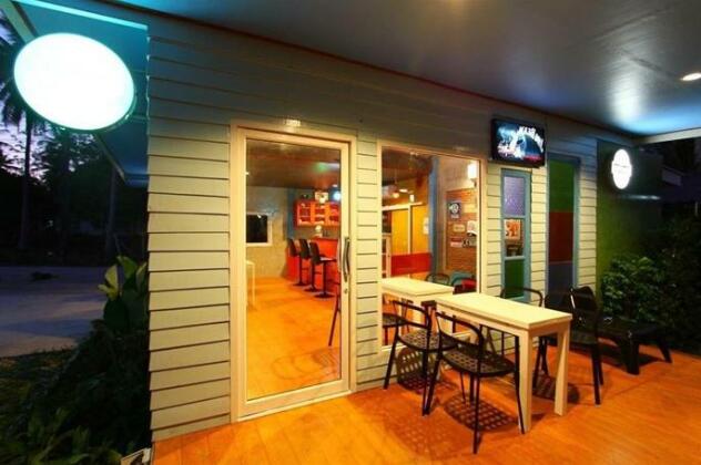 8twenty Three - Photo2
