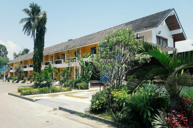 Bang Saphan Resort Hotel - Photo2