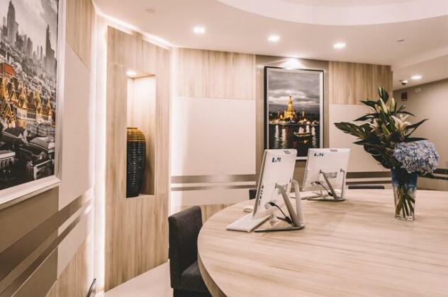 Adelphi Suites Bangkok - Photo3