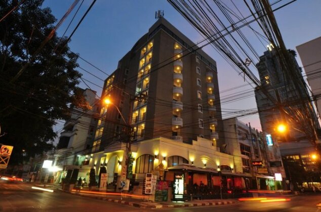 Bobsons Hostel Bangkok - Photo4