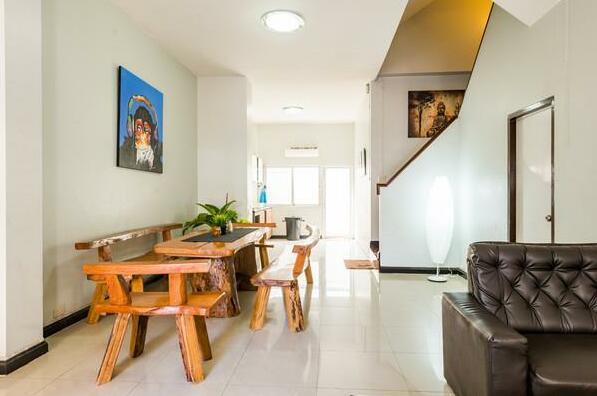 Charming House 4BR in Heart of Bangkok - Photo3