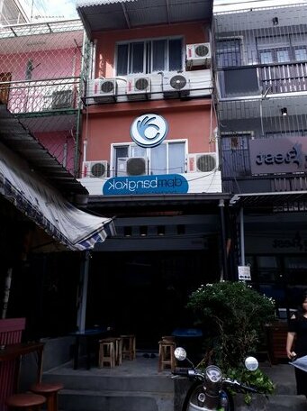 DPM Bangkok Hostel Bar & Travel