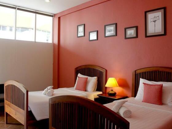 Feung Nakorn Balcony Rooms & Cafe - Photo2