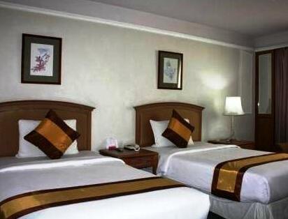 First Hotel Bangkok - Photo3