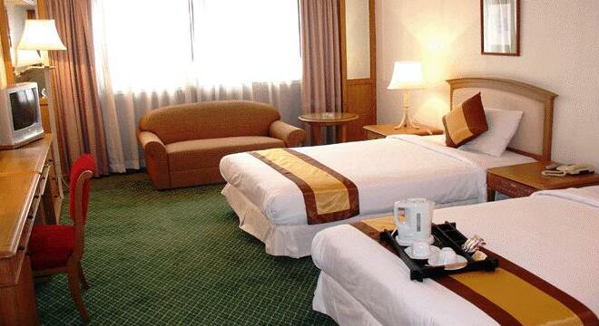 First Hotel Bangkok - Photo4