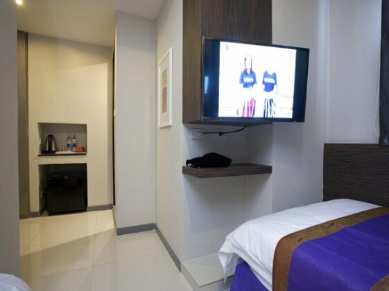 Nida Rooms Petchburi Crown 21 At Cubic Hotel - Photo4