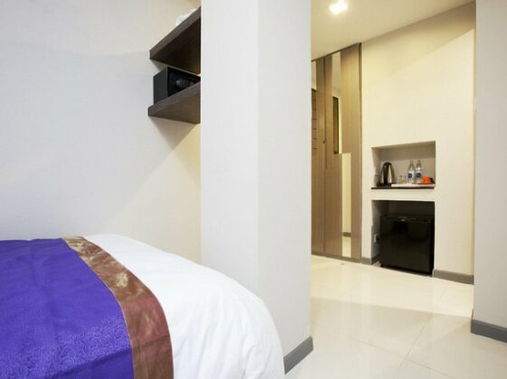 Nida Rooms Petchburi Crown 21 At Cubic Hotel - Photo5