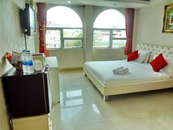 OYO 102 Diamond Residence Silom Hotel - Photo5