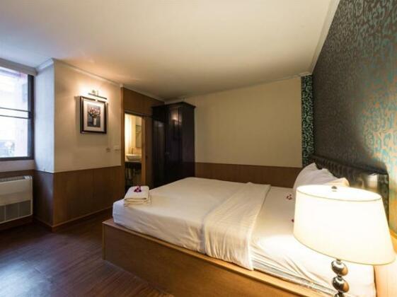 Q Hotel - Photo2