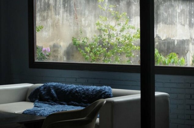 Raining Outside - Photo2