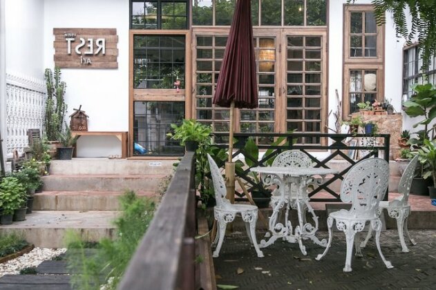 REST Ari Hostel - Photo2