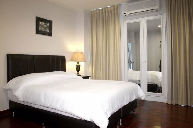 Samsen Suites/ 2 Br Suites for less - Photo2