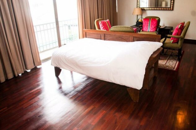 Samsen Suites/ 2 Br Suites for less - Photo3