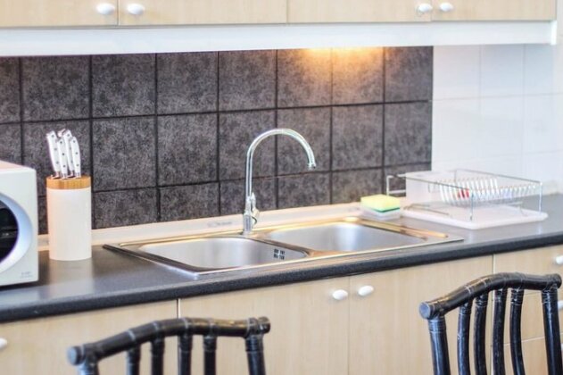 Samsen Suites/ 2 Br Suites for less - Photo4