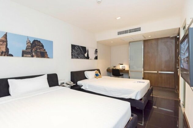 Silver Living Phrom Phong by Favstay