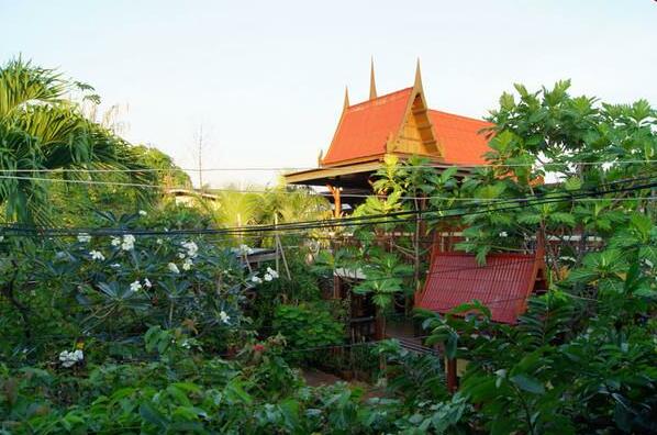Thai House Piyachat Home Stay - Photo2